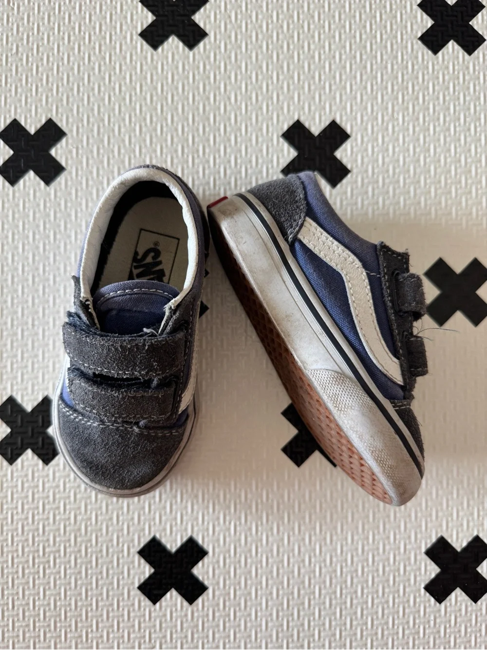 Vans toddler old skool Velcro sneakers in blue and white size 6.5